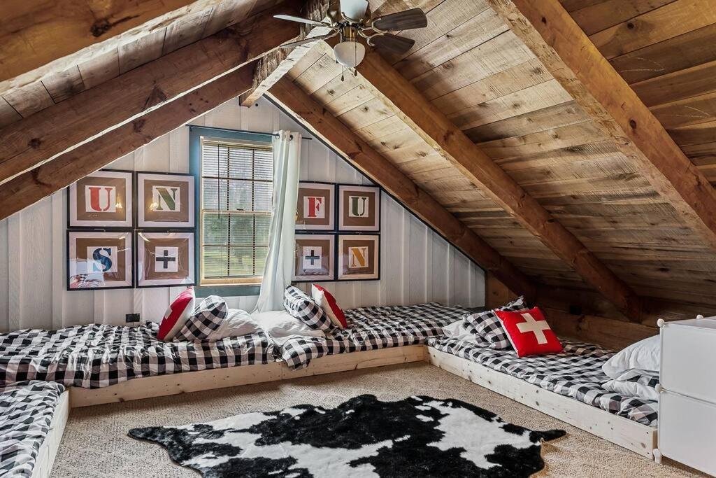 Rustic Cabin, Dock, Firepit, Kayaks & Games Winchester Exterior photo