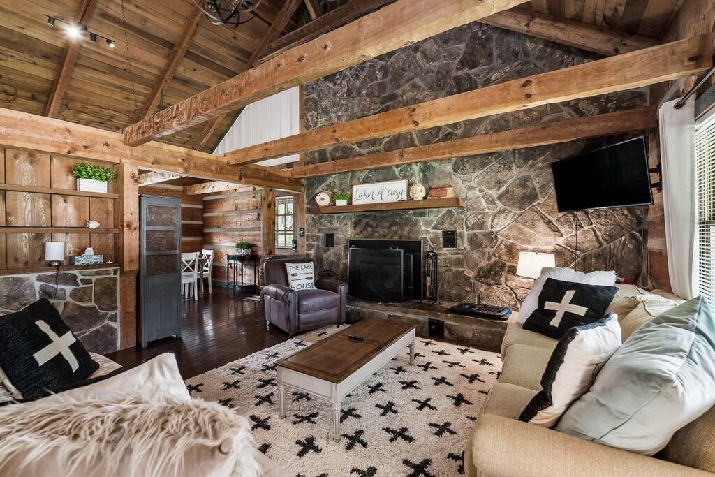 Rustic Cabin, Dock, Firepit, Kayaks & Games Winchester Exterior photo