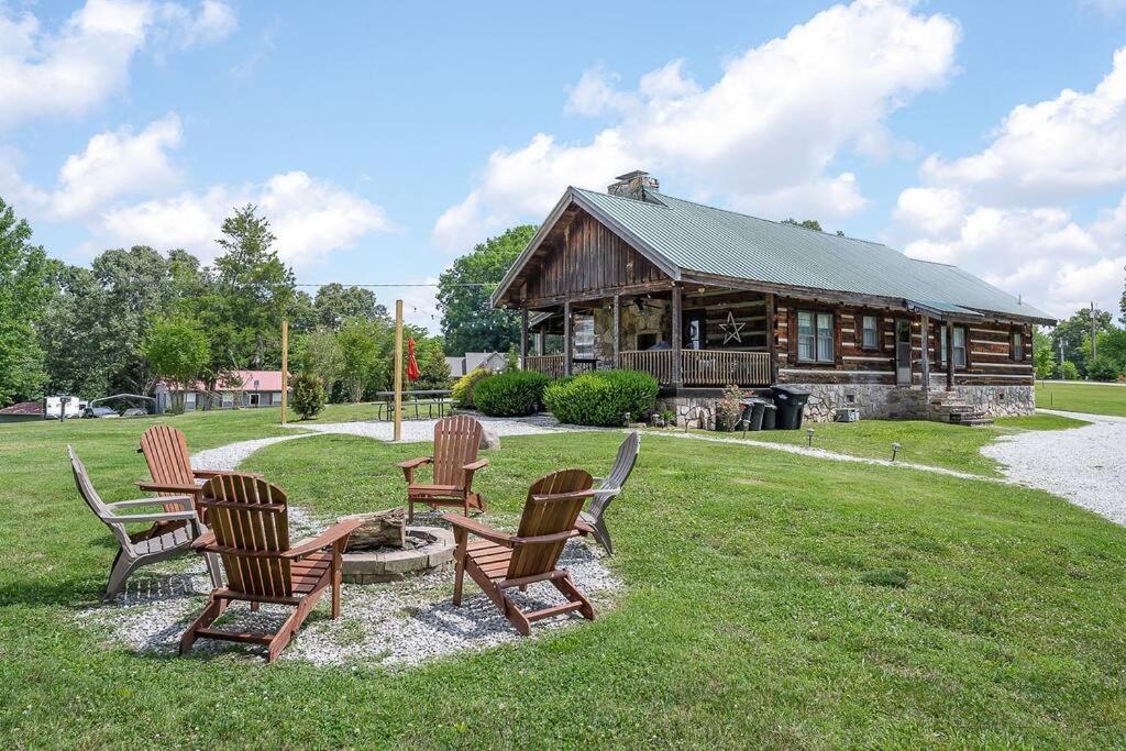 Rustic Cabin, Dock, Firepit, Kayaks & Games Winchester Exterior photo