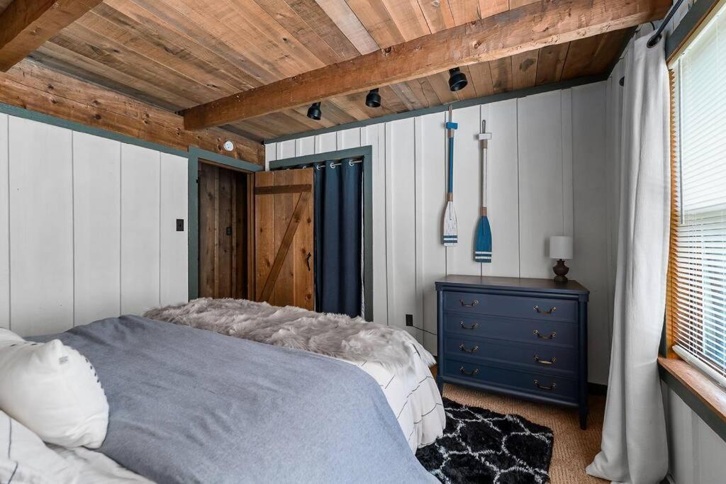 Rustic Cabin, Dock, Firepit, Kayaks & Games Winchester Exterior photo